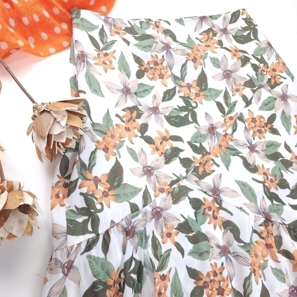 Follow Me White Peach Green Floral Asymmetric Skirt Sz M - Picture 2 of 12